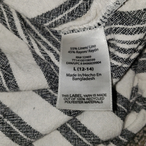 Time and Tru| Linen Blend Shorts with Stripes and Pockets - Picture 3 of 6